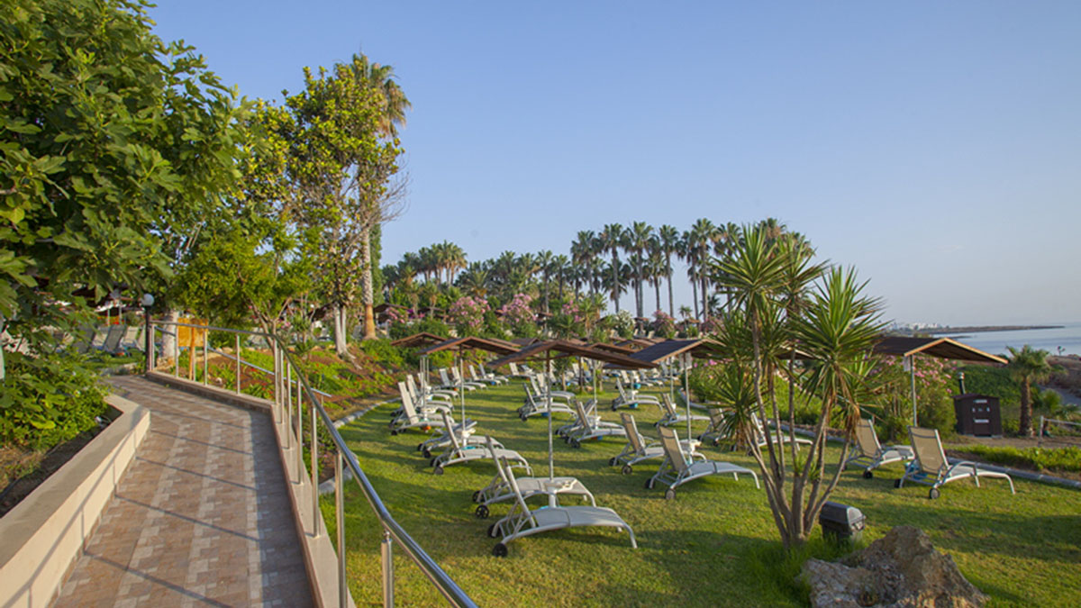 Cavo Maris Beach Hotel